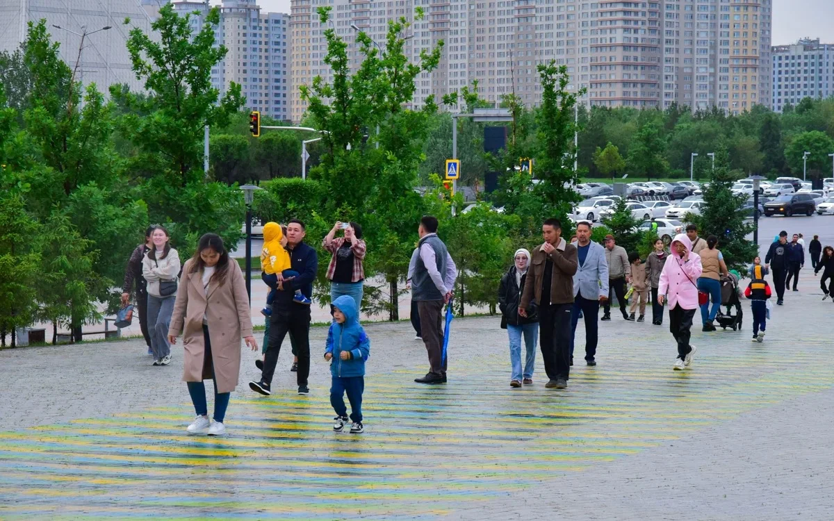 哈萨克斯坦人口半年增长逾10万人 总数突破2038万